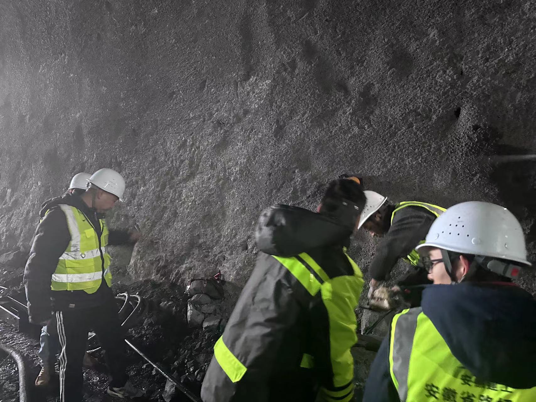 石臺(tái)仙寓山隧道錨桿拉拔檢測(cè)