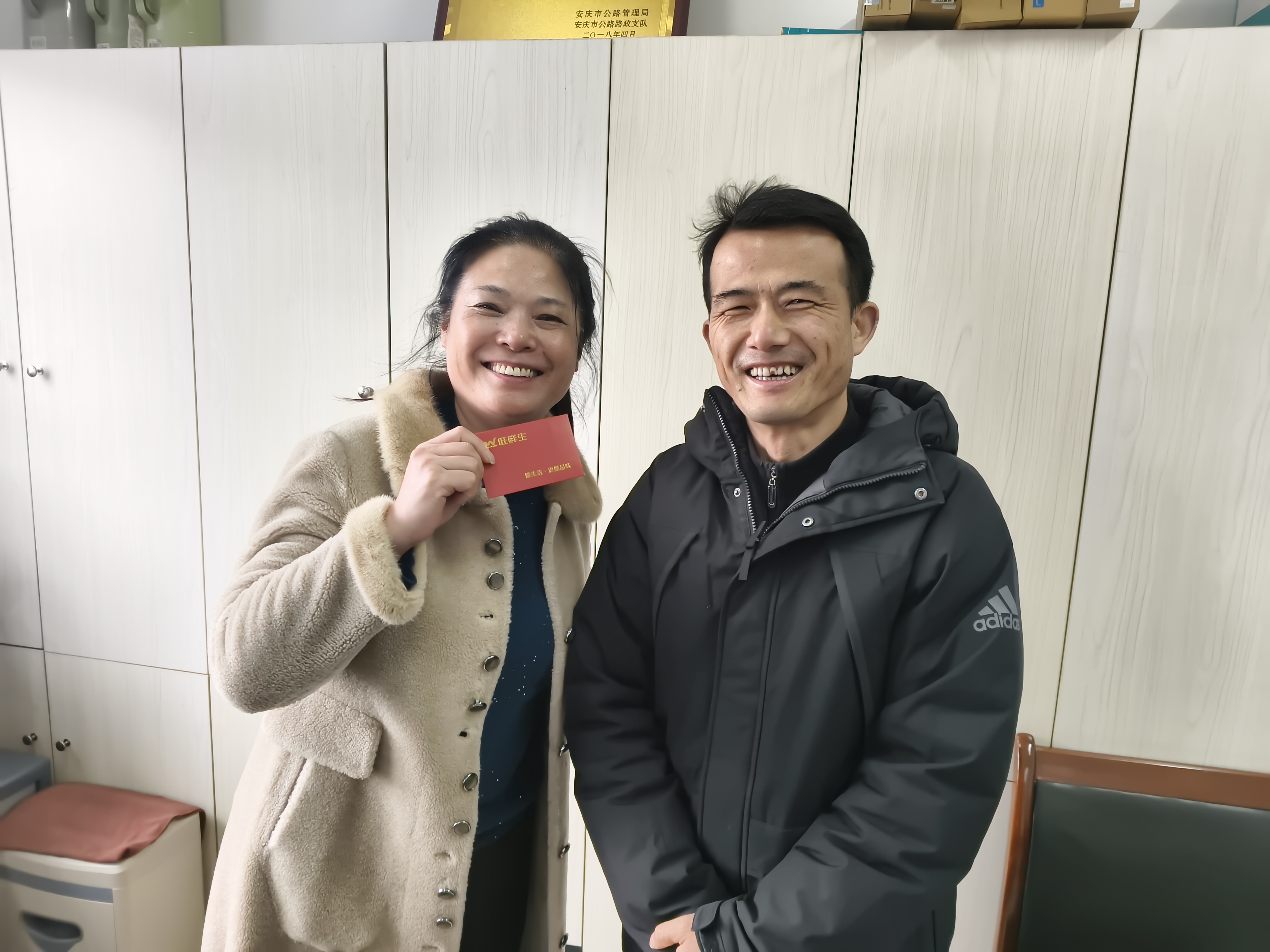 春風暖巾幗，溫情伴芳華