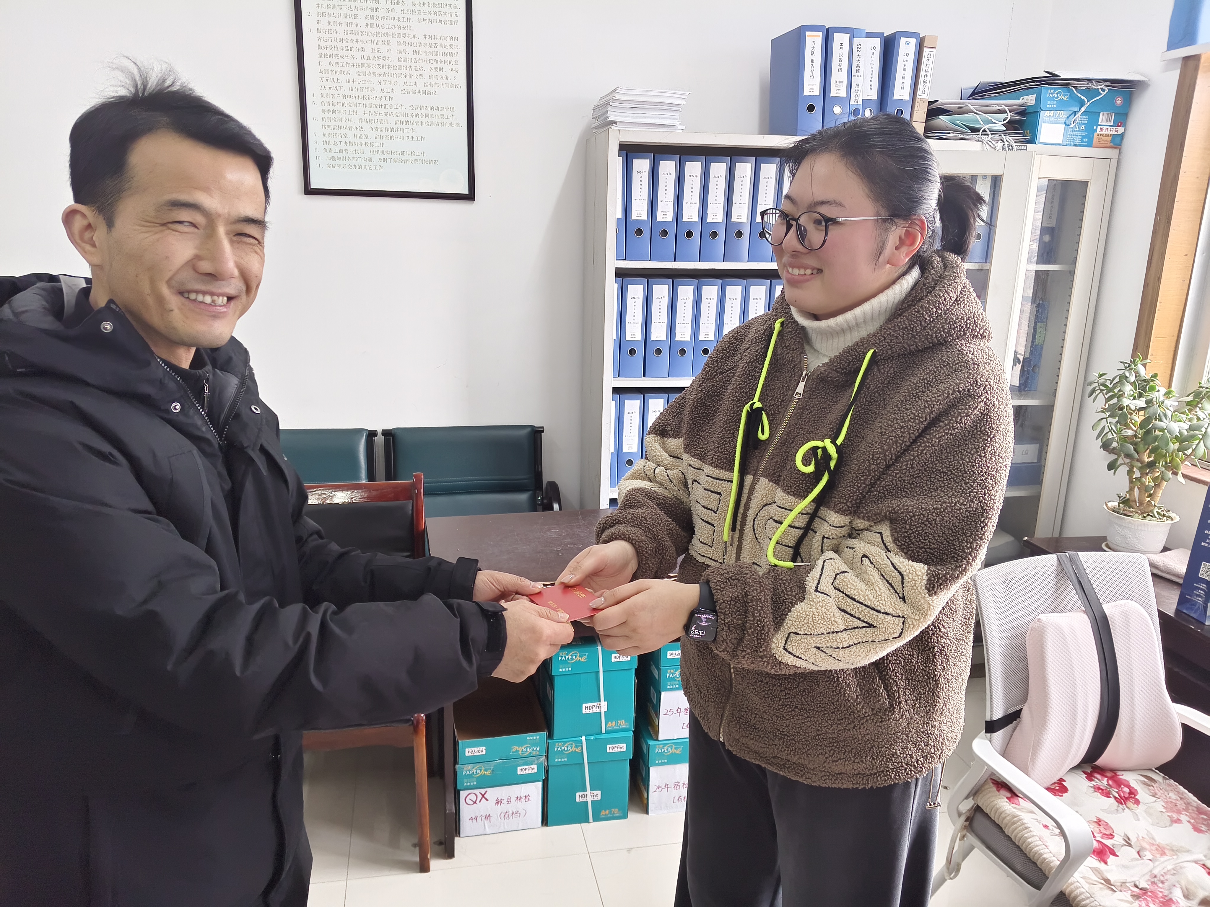 春風暖巾幗，溫情伴芳華